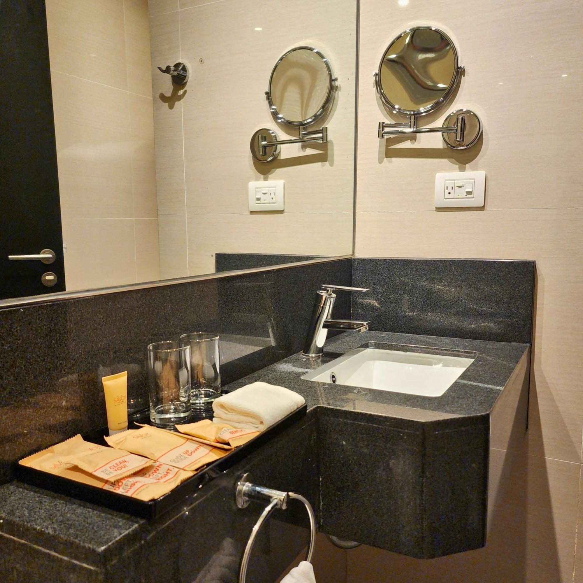 Savoy Hotel Mactan Мактан Номер фото